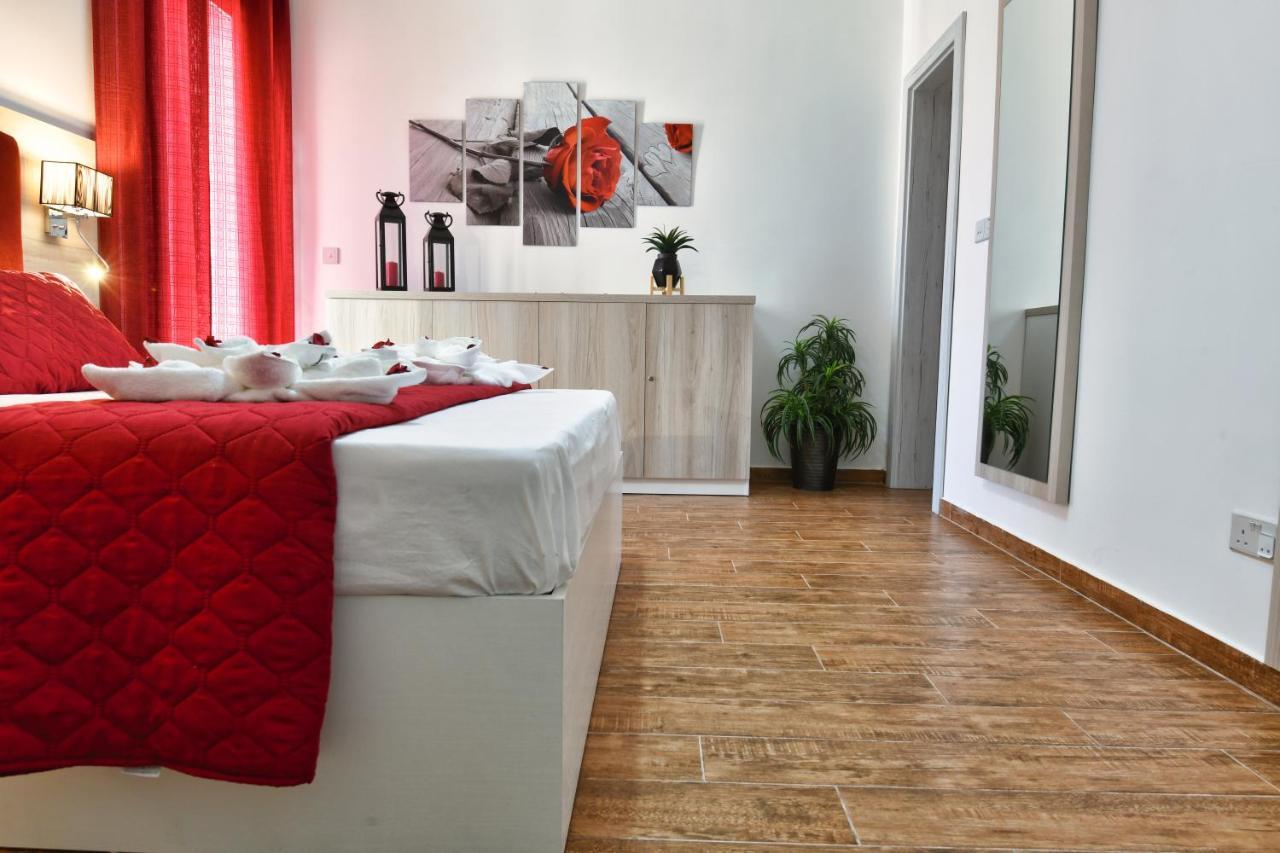 A Bed Of Roses Apartman Marsalforn Kültér fotó