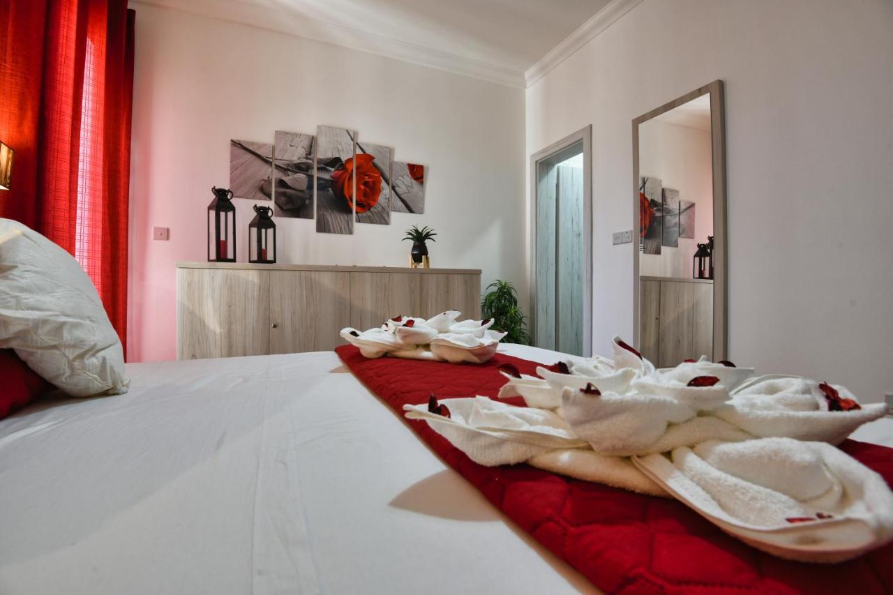 A Bed Of Roses Apartman Marsalforn Kültér fotó